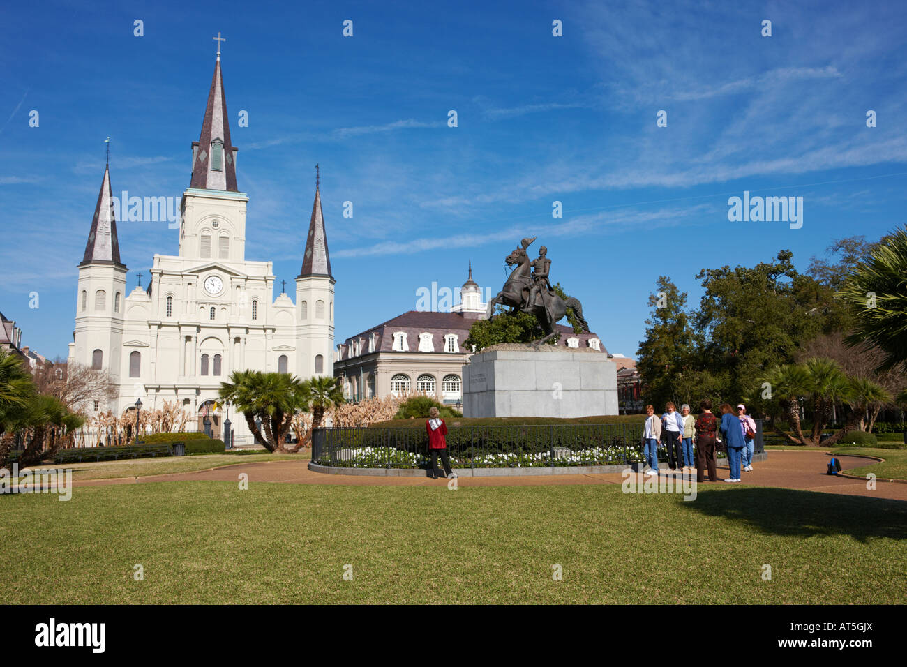 Les touristes au Général Andrew Jackson monument sur Jackson Square. La Nouvelle-Orléans, Louisiane, Etats-Unis. Banque D'Images