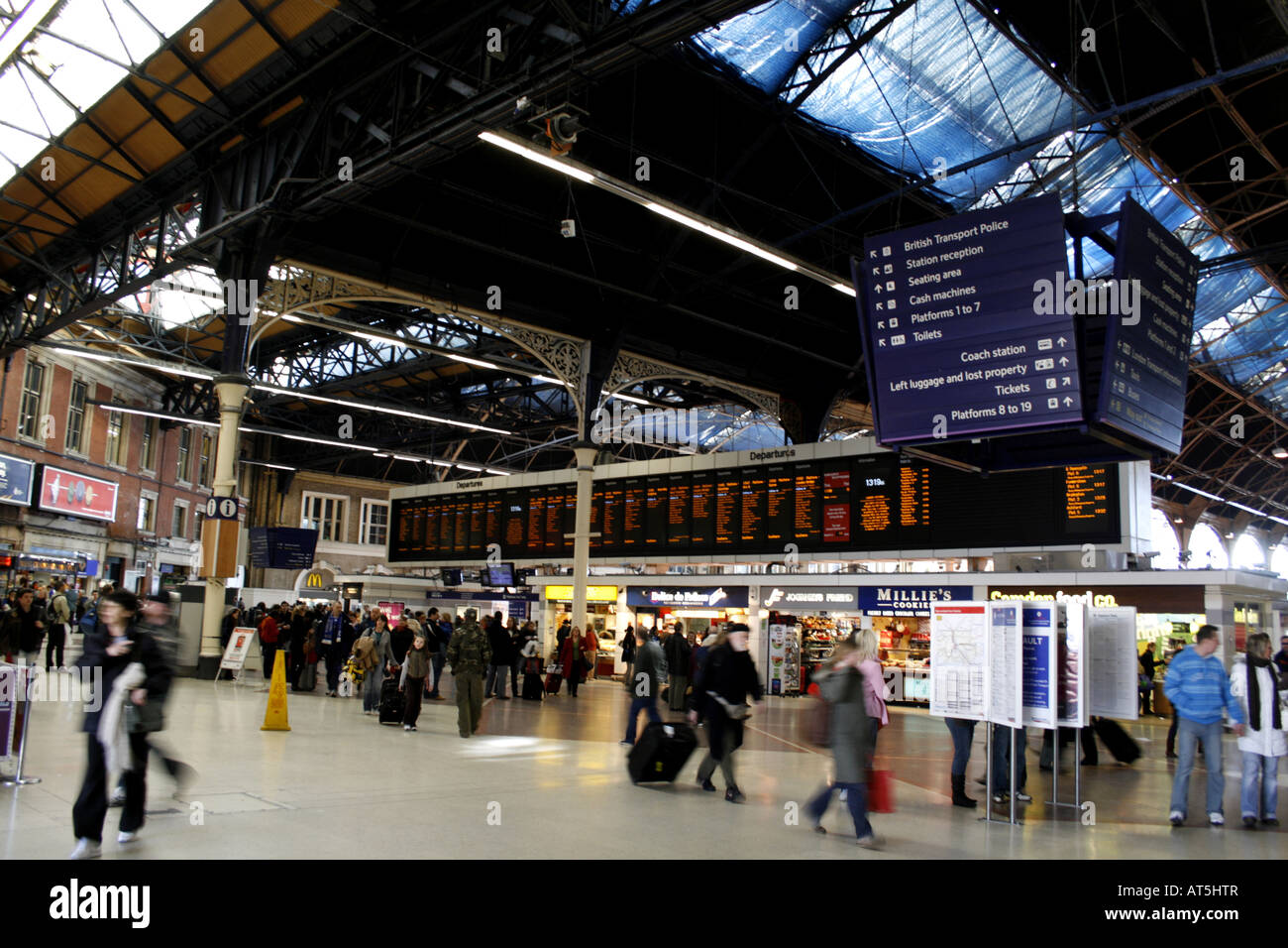 La gare Victoria, London uk 2008 Banque D'Images