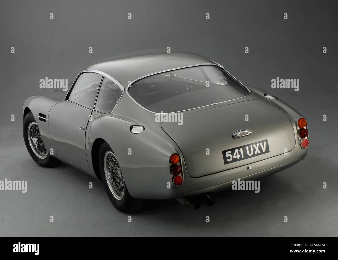 1961 Aston Martin DB4 GT Zagato vue trois quart arrière Banque D'Images