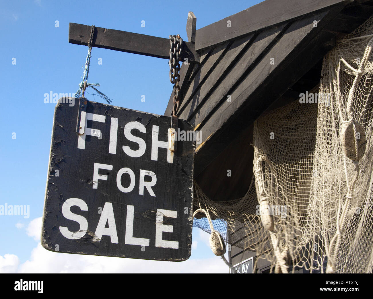 Poisson 'à vendre' shop sign in Southwold, Suffolk, UK Banque D'Images