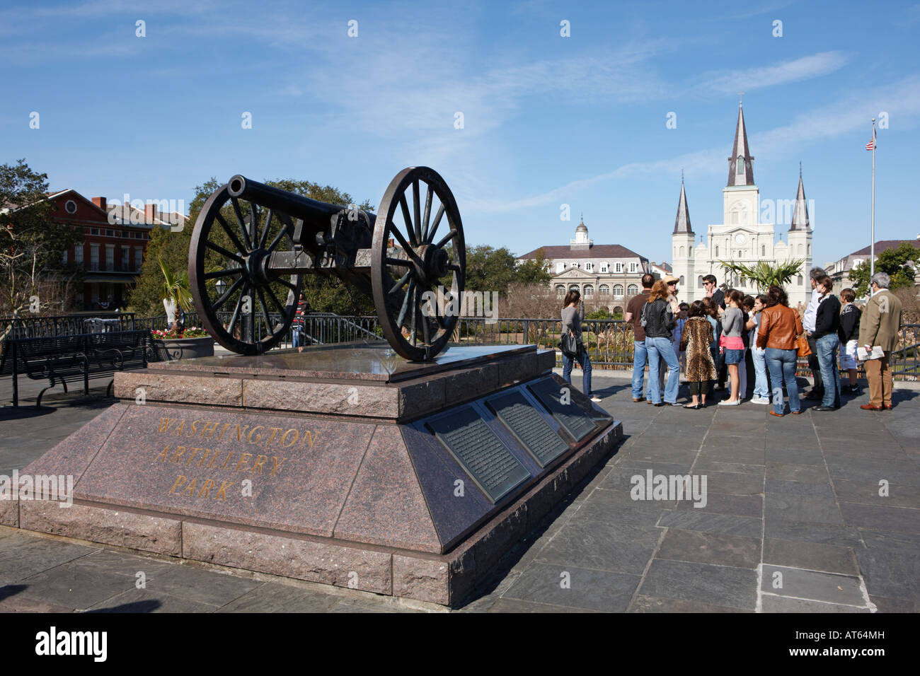 Groupe de touristes dans le parc de l'Artillerie de Washington. La Nouvelle-Orléans, Louisiane, Etats-Unis. Banque D'Images