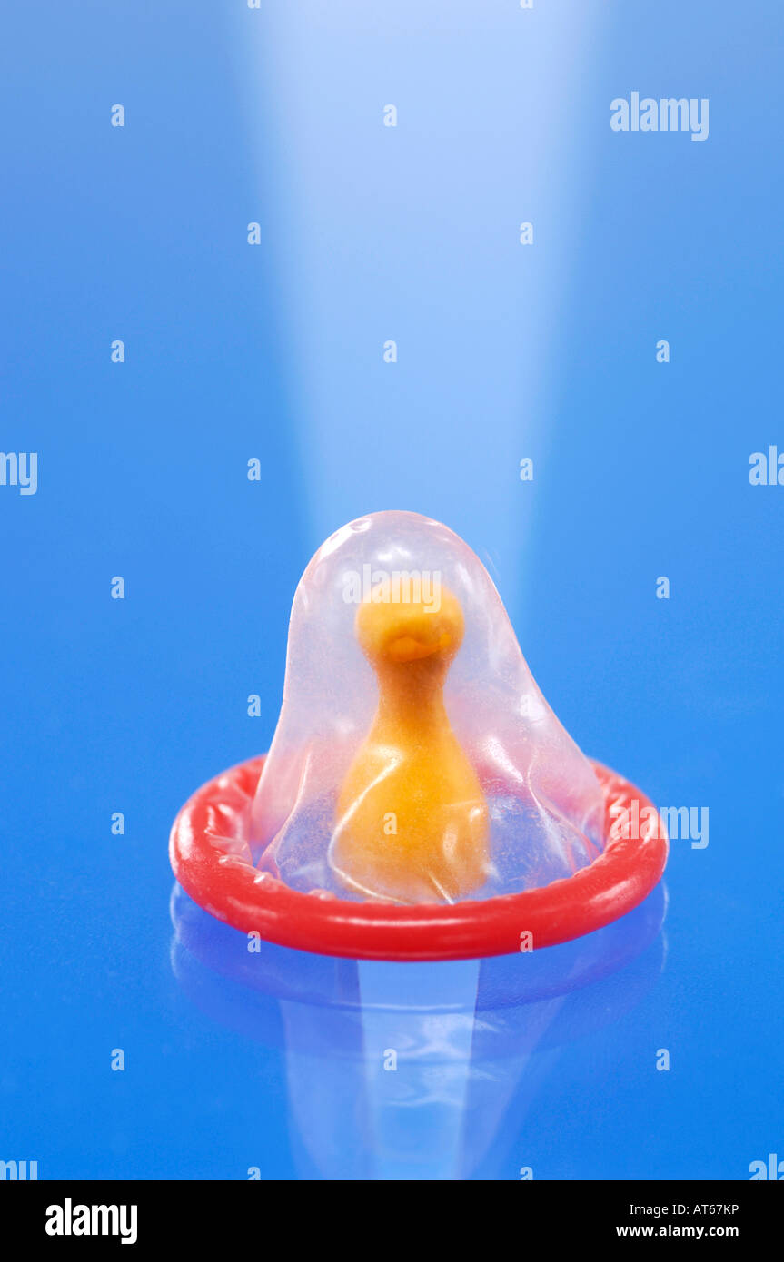 Pièce de jeu en vertu de condom, close-up Banque D'Images