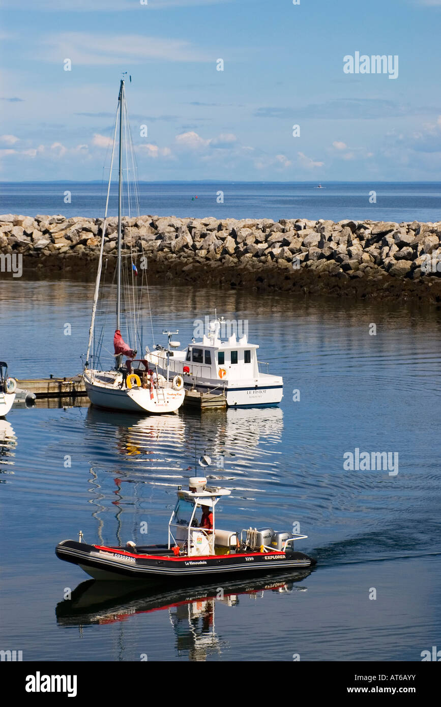 Bateau pneumatique d'arriver à Rimouski marina d'une excursion sur l'île de  St Barnabé Photo Stock - Alamy