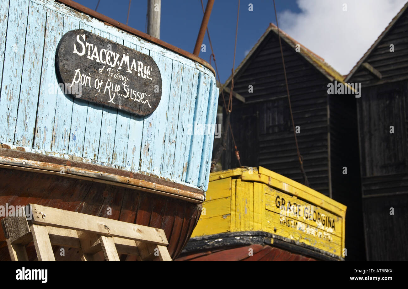 Vieux bateaux et net unique boutiques dans Hastings, Sussex, UK Banque D'Images