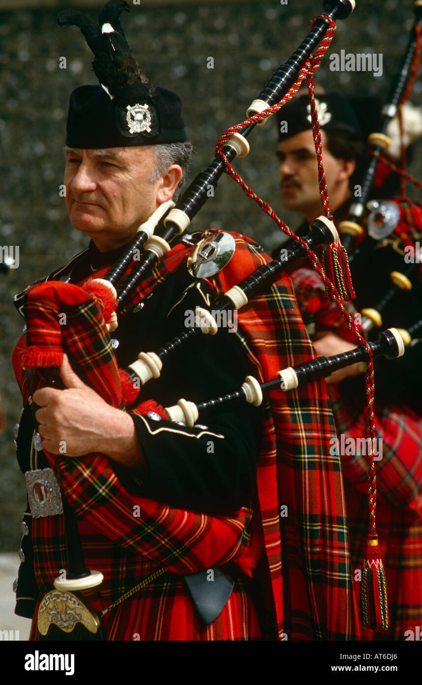 Les joueurs de cornemuse écossaise à Inverness en Écosse Banque D'Images