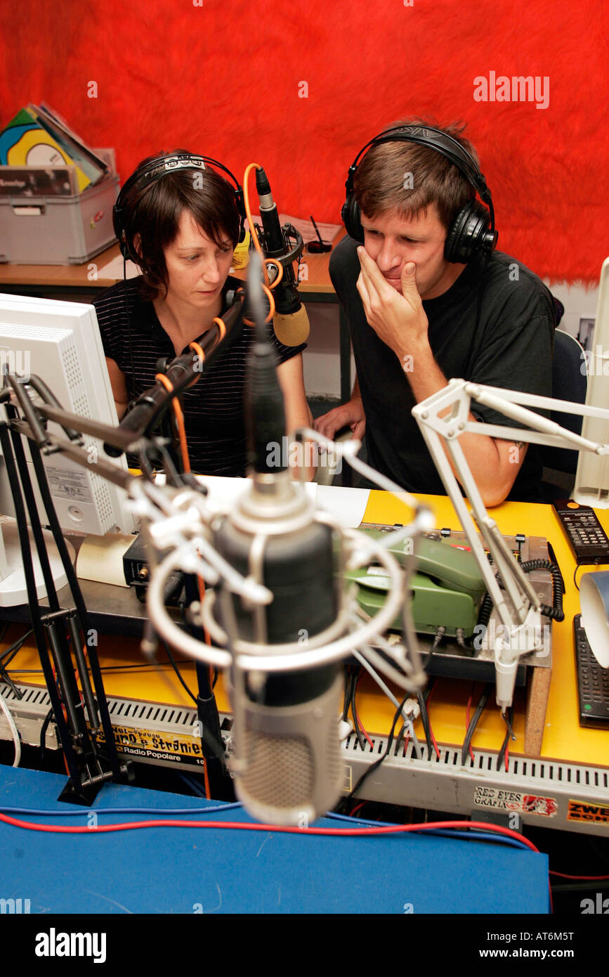 Studio d'une station de radio libre pendant une émission, Stuttgart, Bade-Wurtemberg, Allemagne Banque D'Images