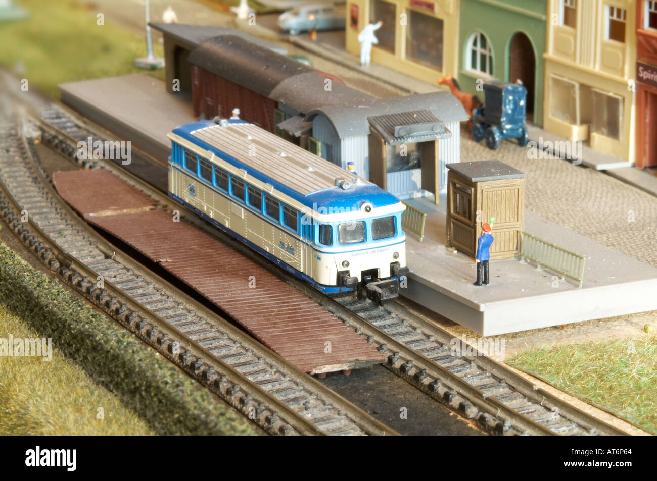 Jeu de train Chemin de fer modèle jouet échelle amateur des rames de train  électrique passe-temps petit modèle jeu jouet échelle de fer passionné de  rame Photo Stock - Alamy