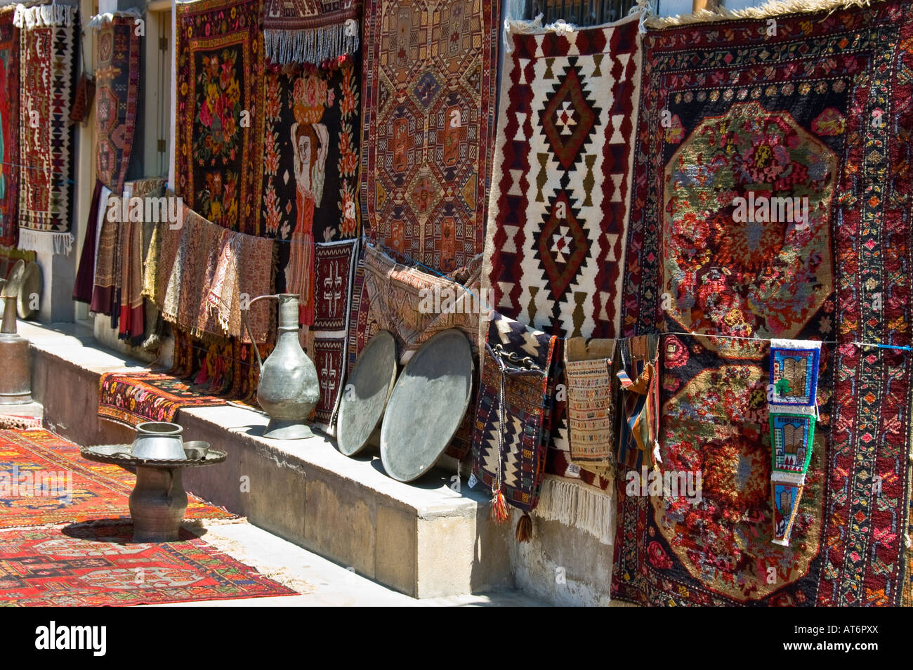 Les tapis orientaux à vendre à Bakou, Azerbaïdjan Banque D'Images