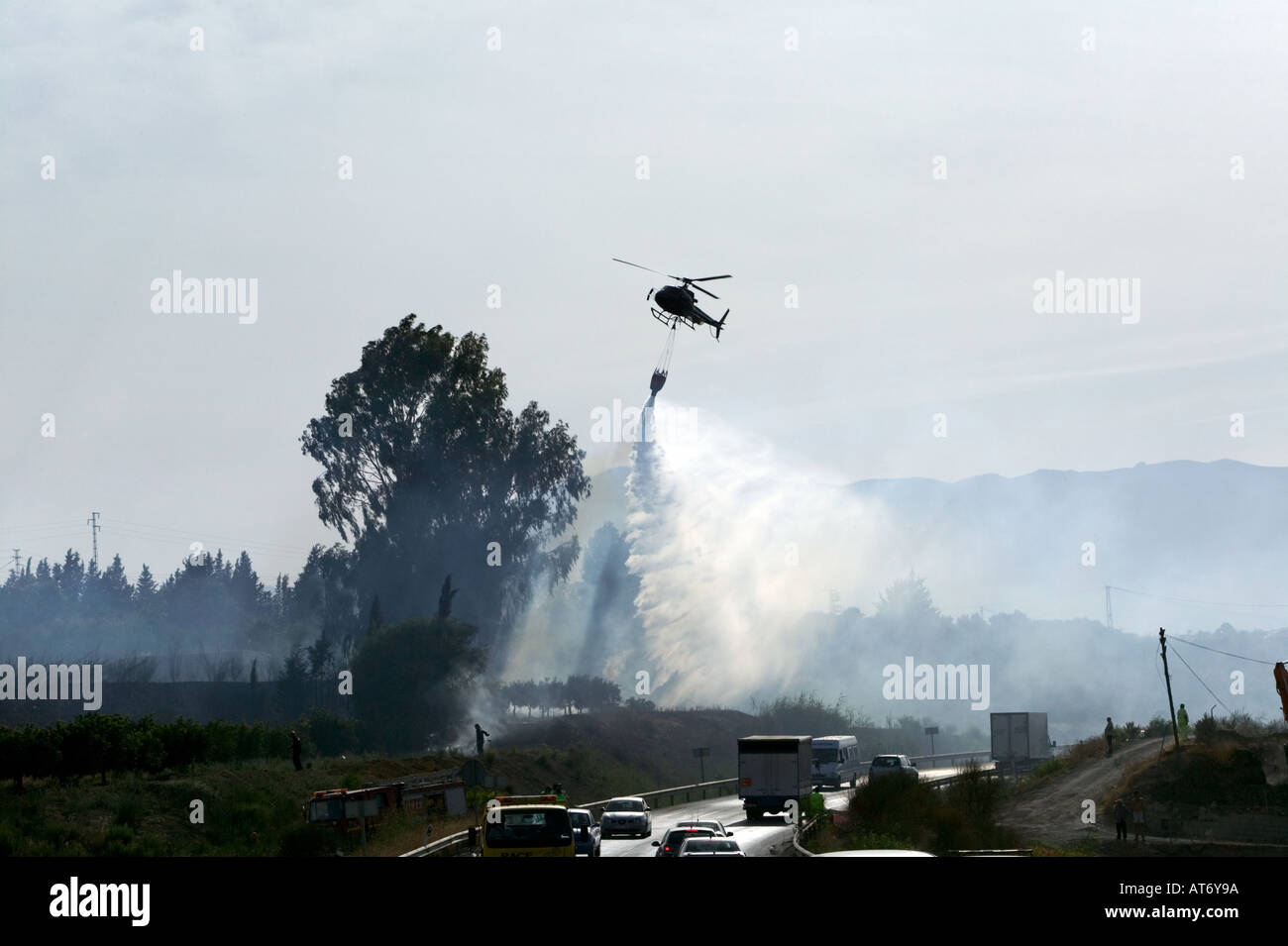 L'incendie de l'hélicoptère en Espagne Banque D'Images