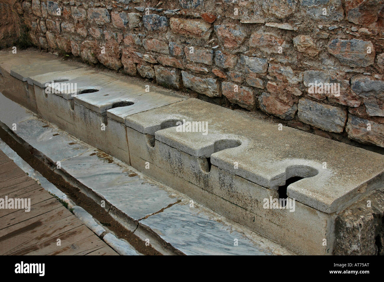 Latrines (toilettes) ancienne à Éphèse, Turquie Banque D'Images