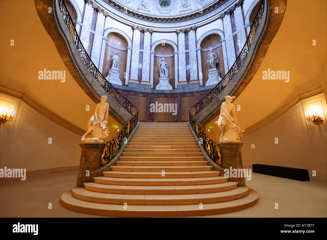 L'escalier à l'intérieur du musée Bode de Berlin Banque D'Images