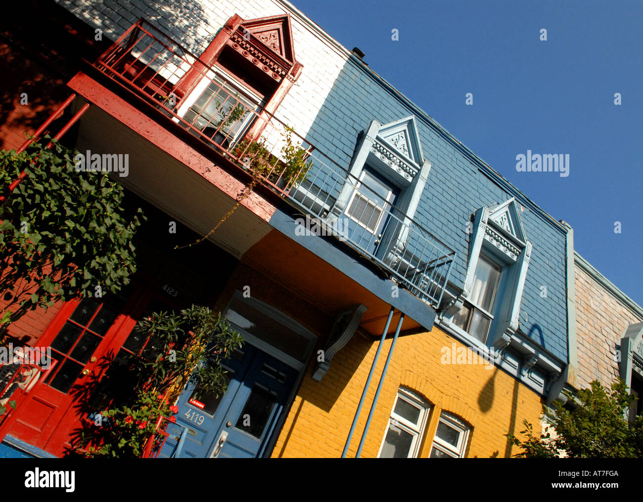 Maisons colorées sur la rue Saint Urbain Plateau Mont Royal Ville de
