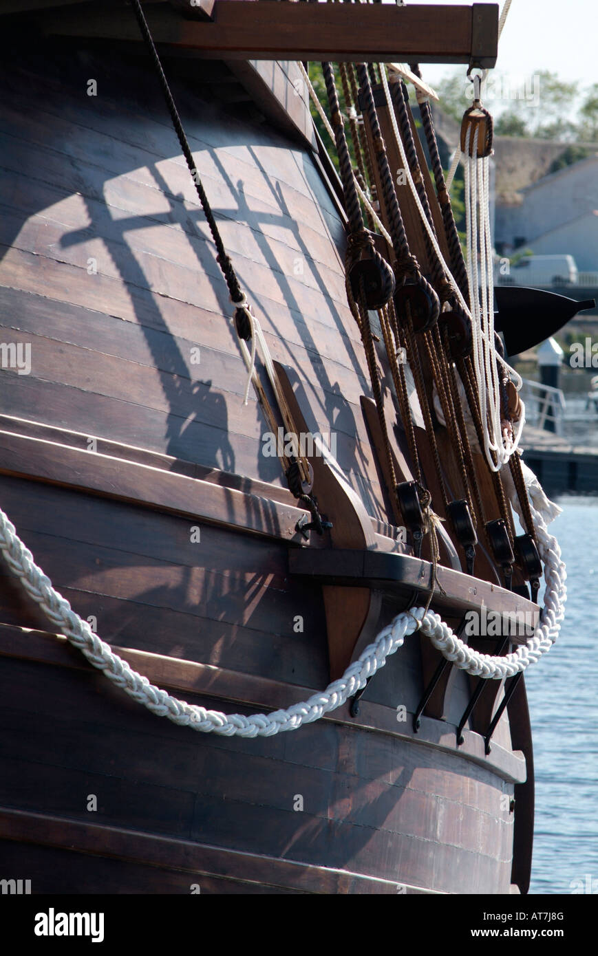 Reproduction d'une ancienne embarcation utilisée dans les découvertes Banque D'Images
