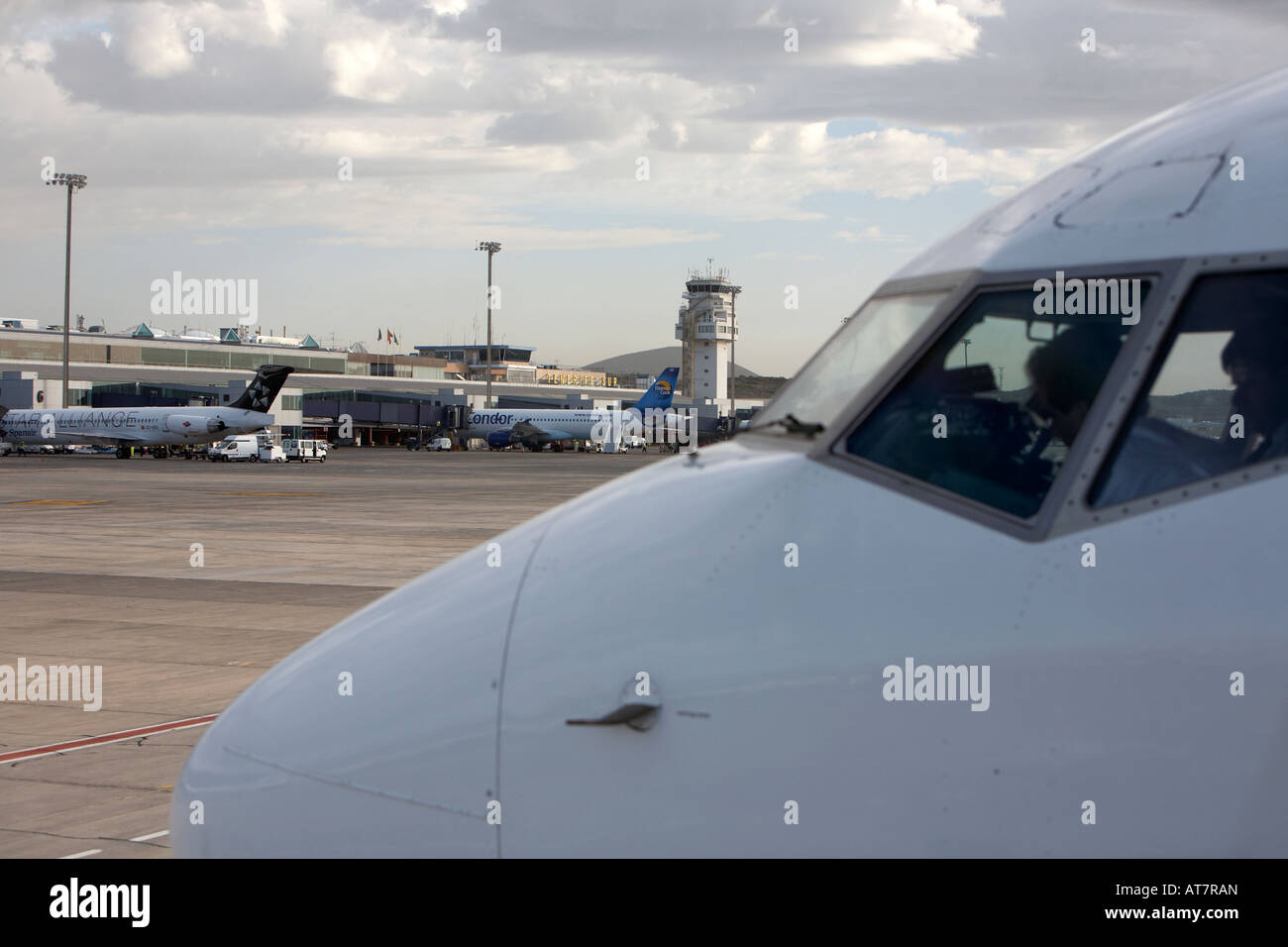 Le cône de nez et de pilotage Futura Airlines 737 800 à Tenerife sur l'aéroport TFS Reina Sofia au sud tenerife espagne Banque D'Images