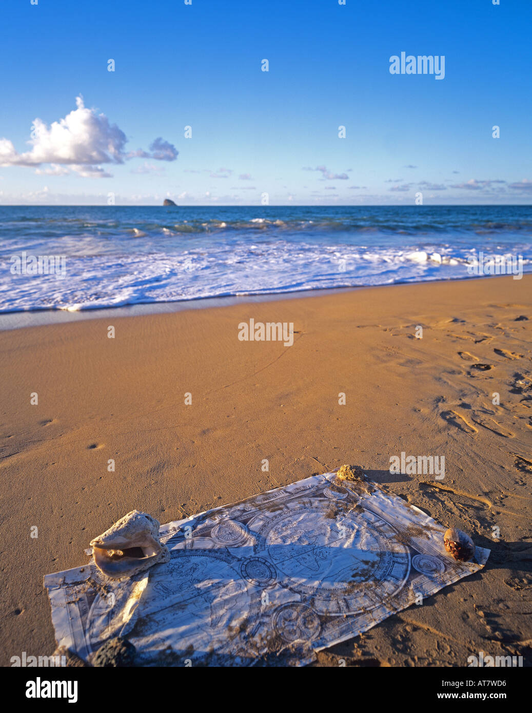 Carte planisphère ancienne sur la plage de Cluny, SainteRose