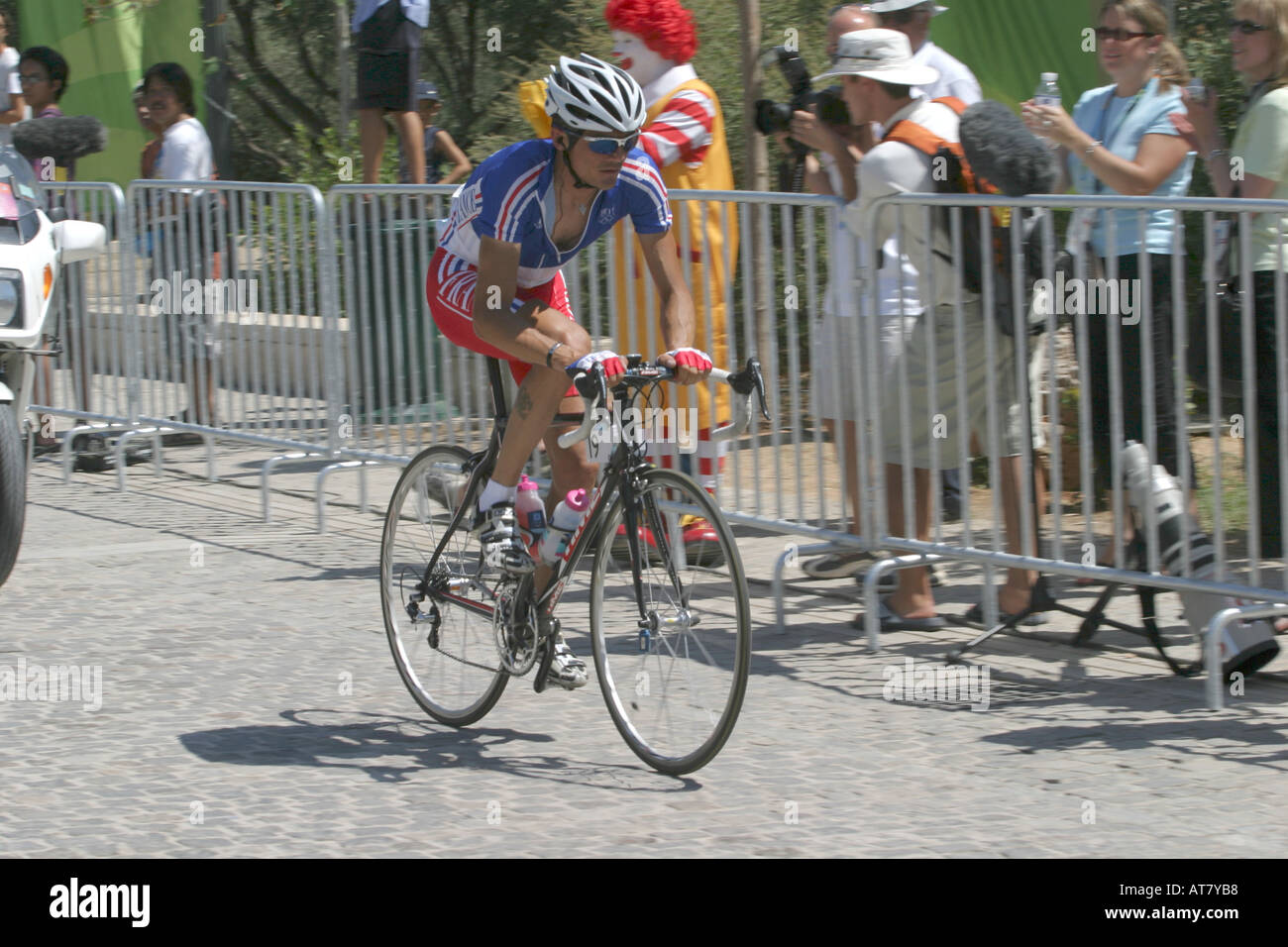 Richard Virenque FRA sur une pause loin du peloton dans la course sur route pour hommes Jeux Olympiques de 2004 à Athènes Banque D'Images