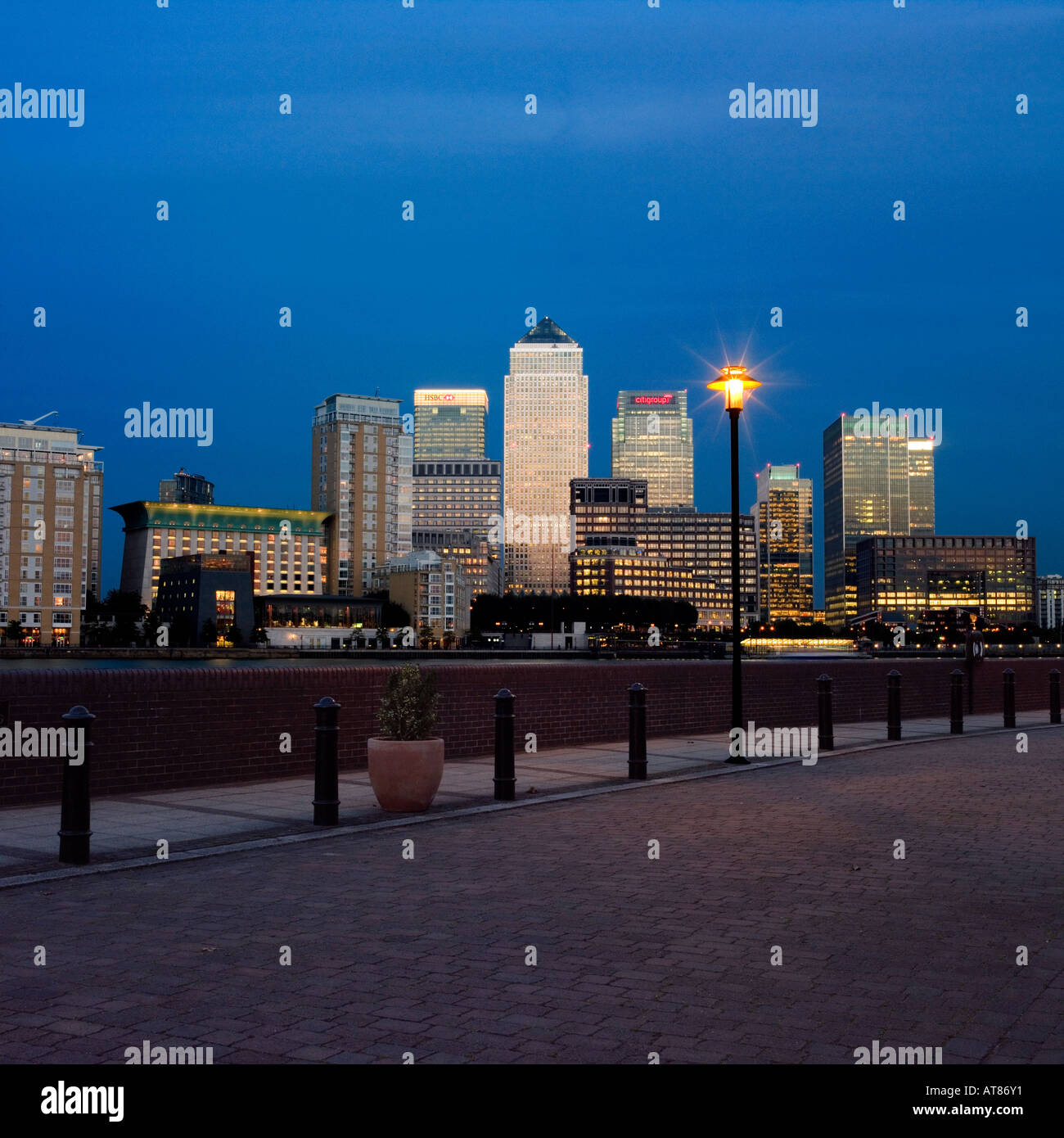 Canary Wharf crépuscule de Rotherhithe London UK Banque D'Images