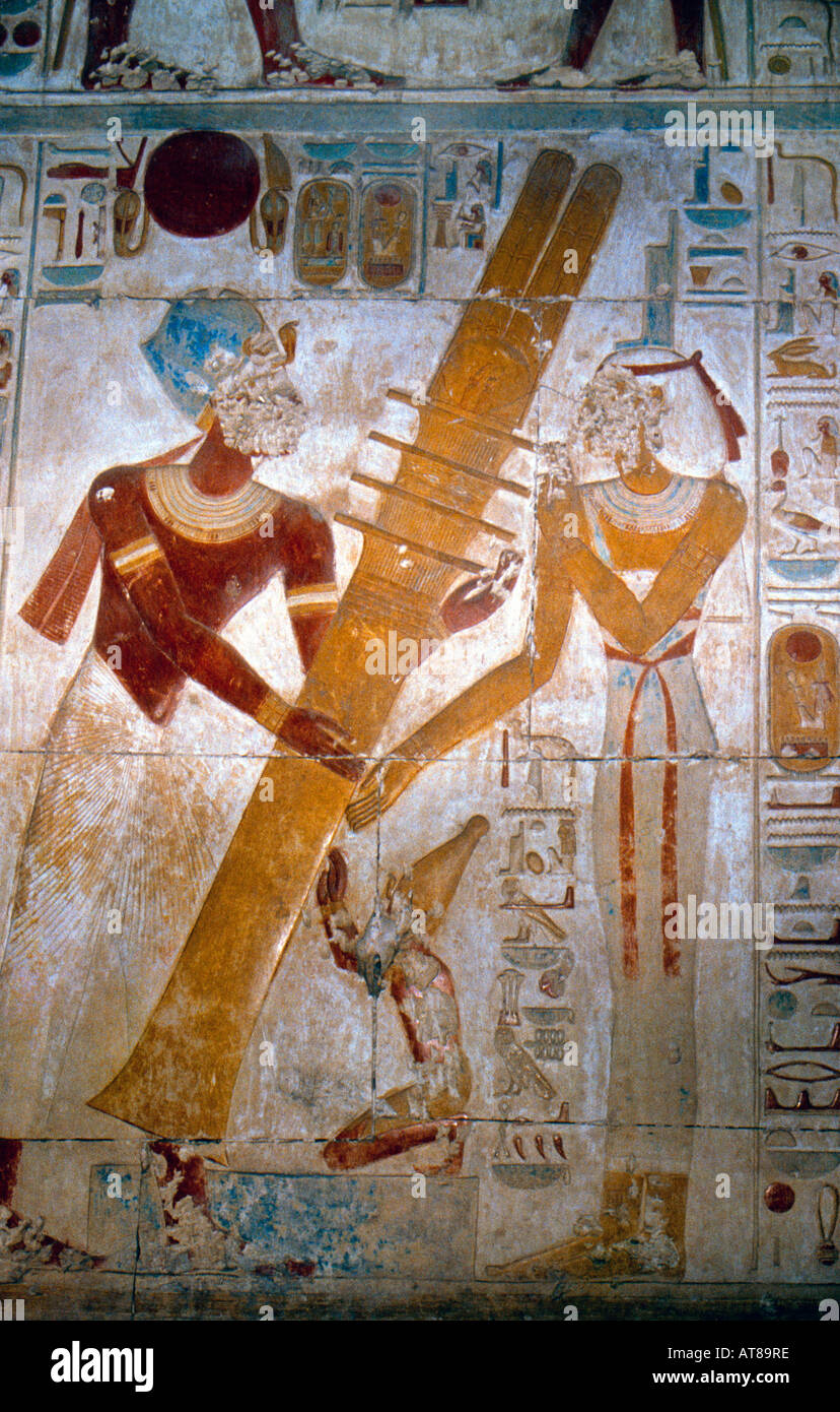 Les hiéroglyphes Egypte Roi Sethi I et déesse Isis Abydos Banque D'Images