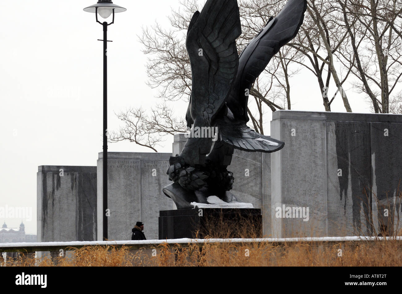 Battery Park à l'extrémité sud de Manhattan possède de nombreux monuments commémoratifs de guerre. Banque D'Images