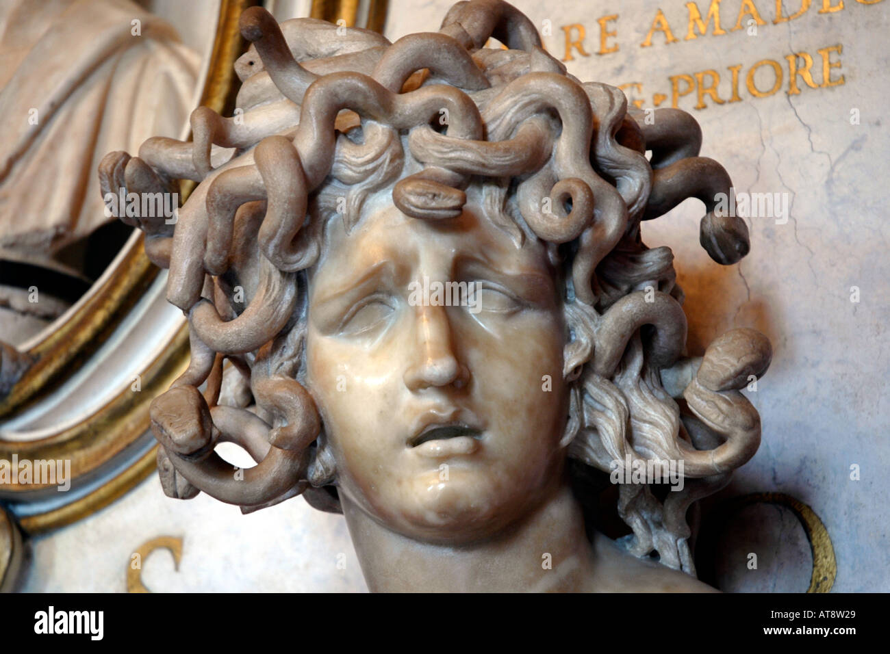 Une méduse traumatisés, sa tête nimbées d serpents, par Gian Lorenzo Bernini dans Rome, Musées du Capitole Banque D'Images