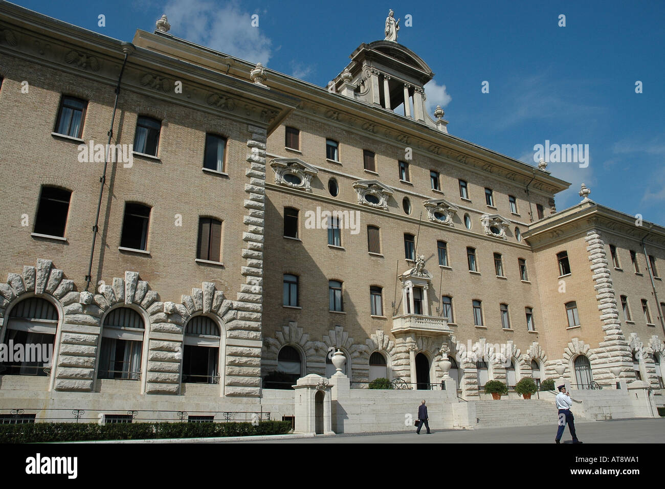 Le Palazzo del Governatorato de la Cité du Vatican, le centre administratif, dans les jardins du Vatican Banque D'Images