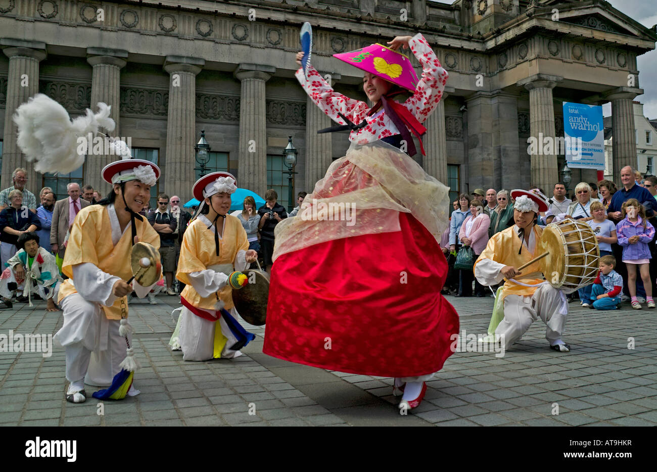 Korean B-boy dance group performing Edinburgh Fringe Festival, Écosse, Royaume-Uni, Europe Banque D'Images