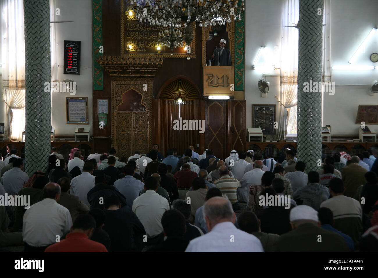 L'Islam est la religion de la Jordanie. Il y a beaucoup de mosquées dans la  capitale de Amman Photo Stock - Alamy