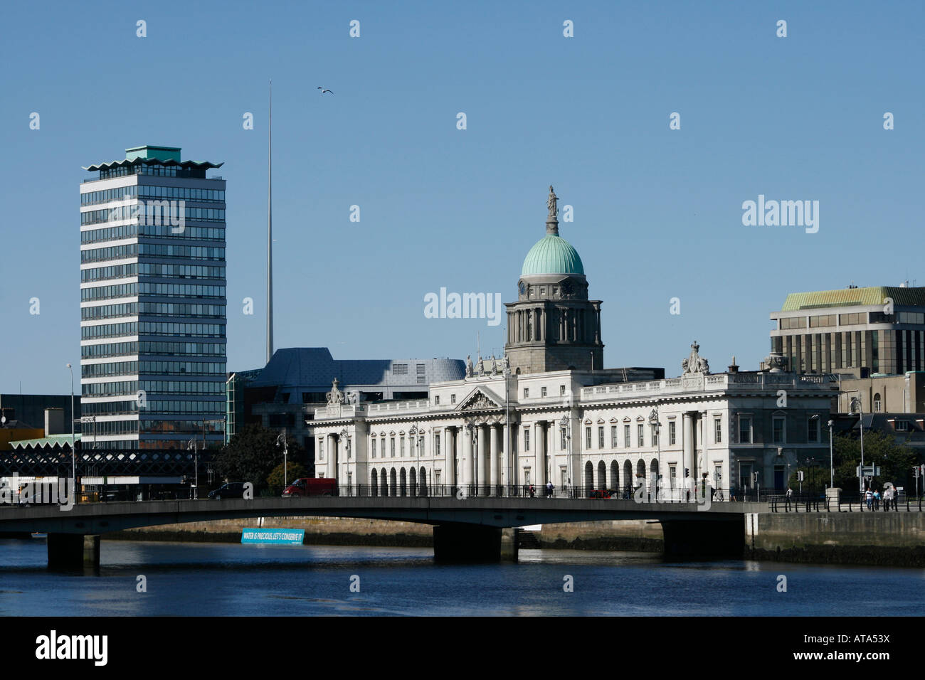 Le centre-ville de Dublin, de la rivière Liffey, Custom House et Liberty Hall Banque D'Images