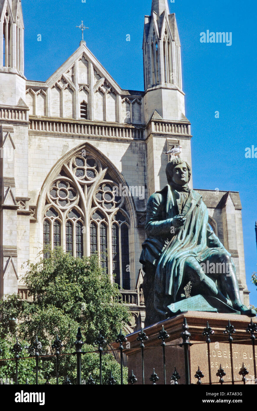Statue de Robert Burns et la Cathédrale St Paul, à Dunedin Nouvelle Zélande Banque D'Images