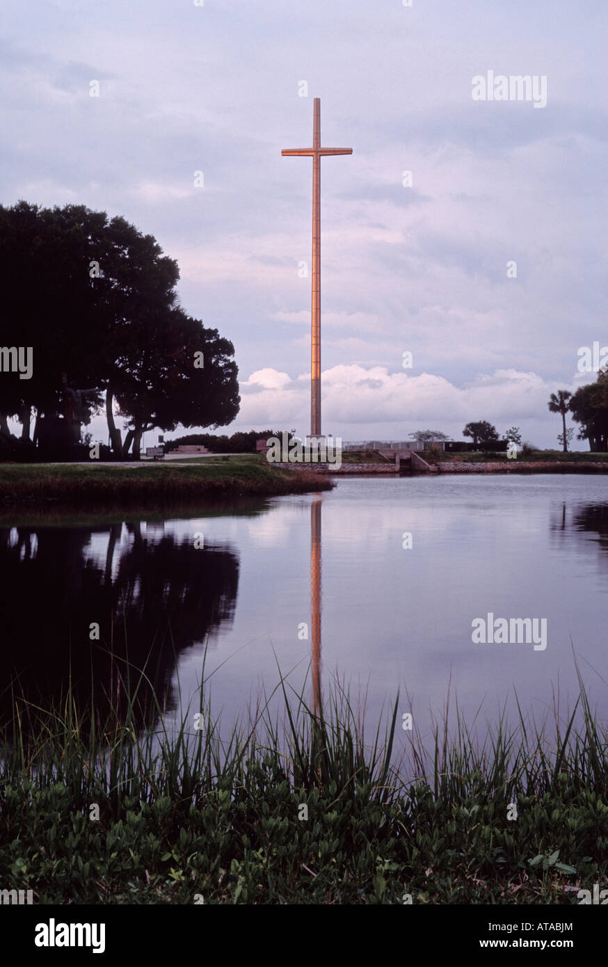 Grande croix près de l'emplacement de la Mission Nombre de Dios à St Augustine en Floride USA Banque D'Images