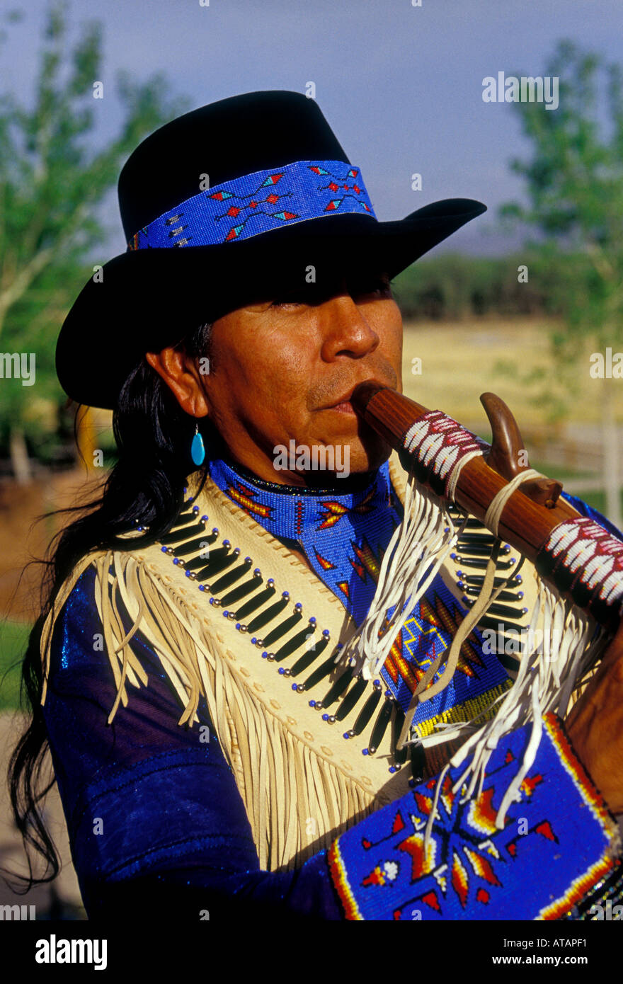 Allenroy Paquin, Native American Indian, Amérindiens, artiste, musicien, jouant de la flûte, joueur de flûte, flûtiste, flûtiste, New Mexico, United States Banque D'Images