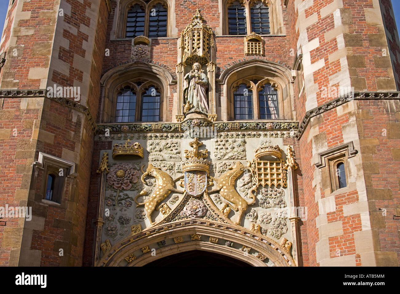 St John's College- porte principale décoration, Cambridge, Cambridgeshire. L'East Anglia. UK. Banque D'Images