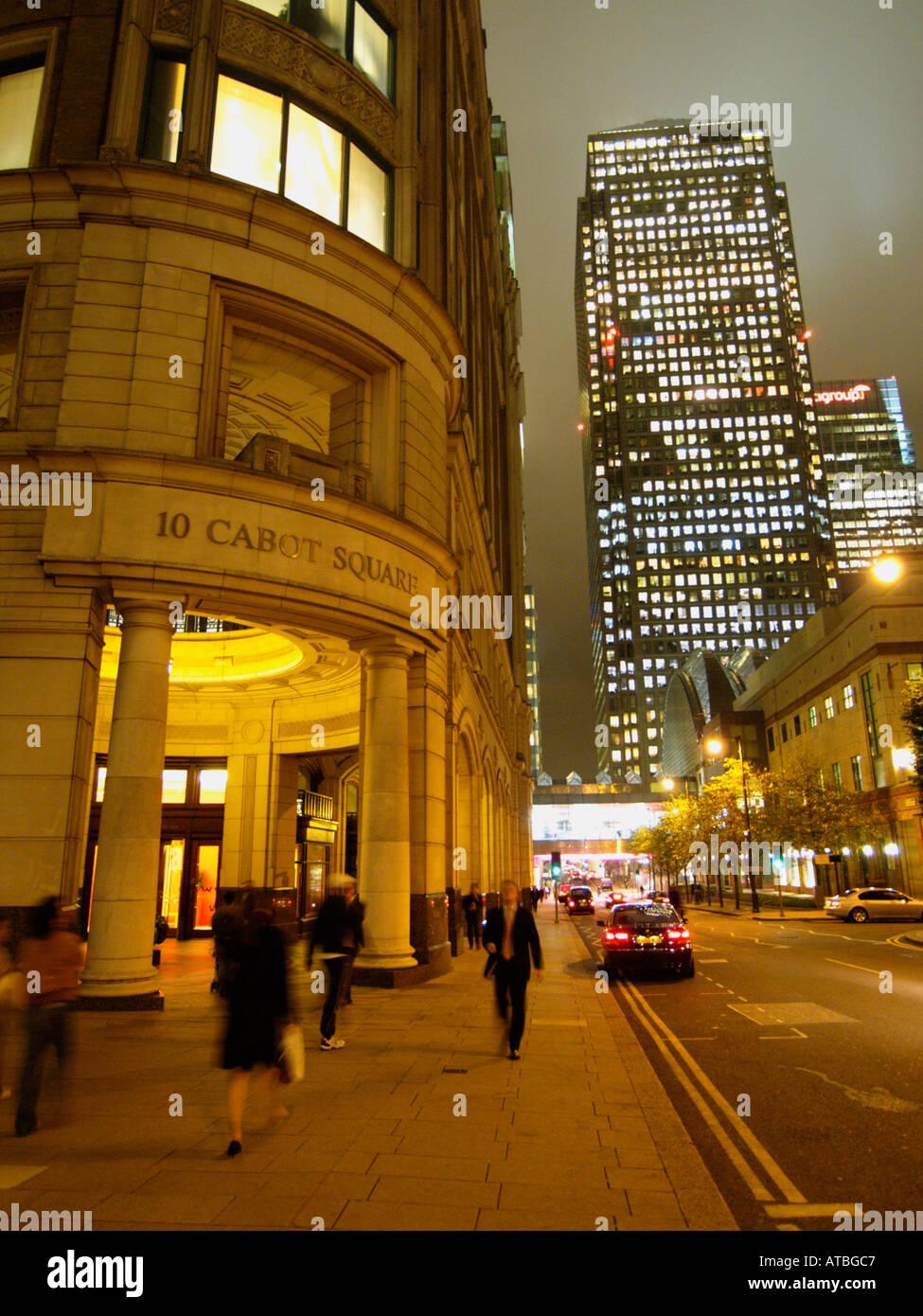 Photo de nuit dans les Docklands avec Carré Cabot 10 immeubles de la banque près de Canary Wharf London UK Banque D'Images