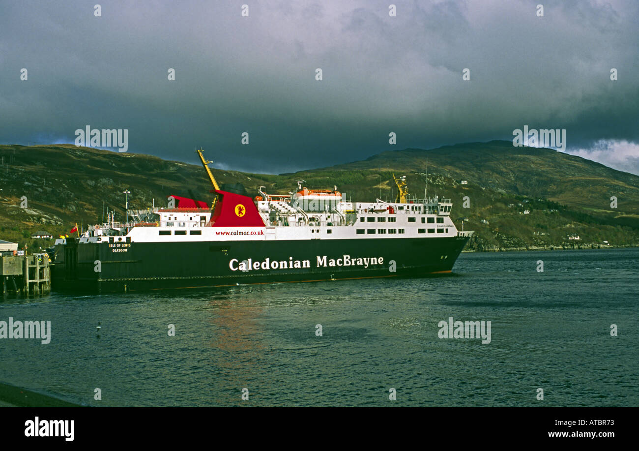 CalMac ferry Isle Of Lewis amarré à l'embarcadère, Ullapool Ecosse Banque D'Images