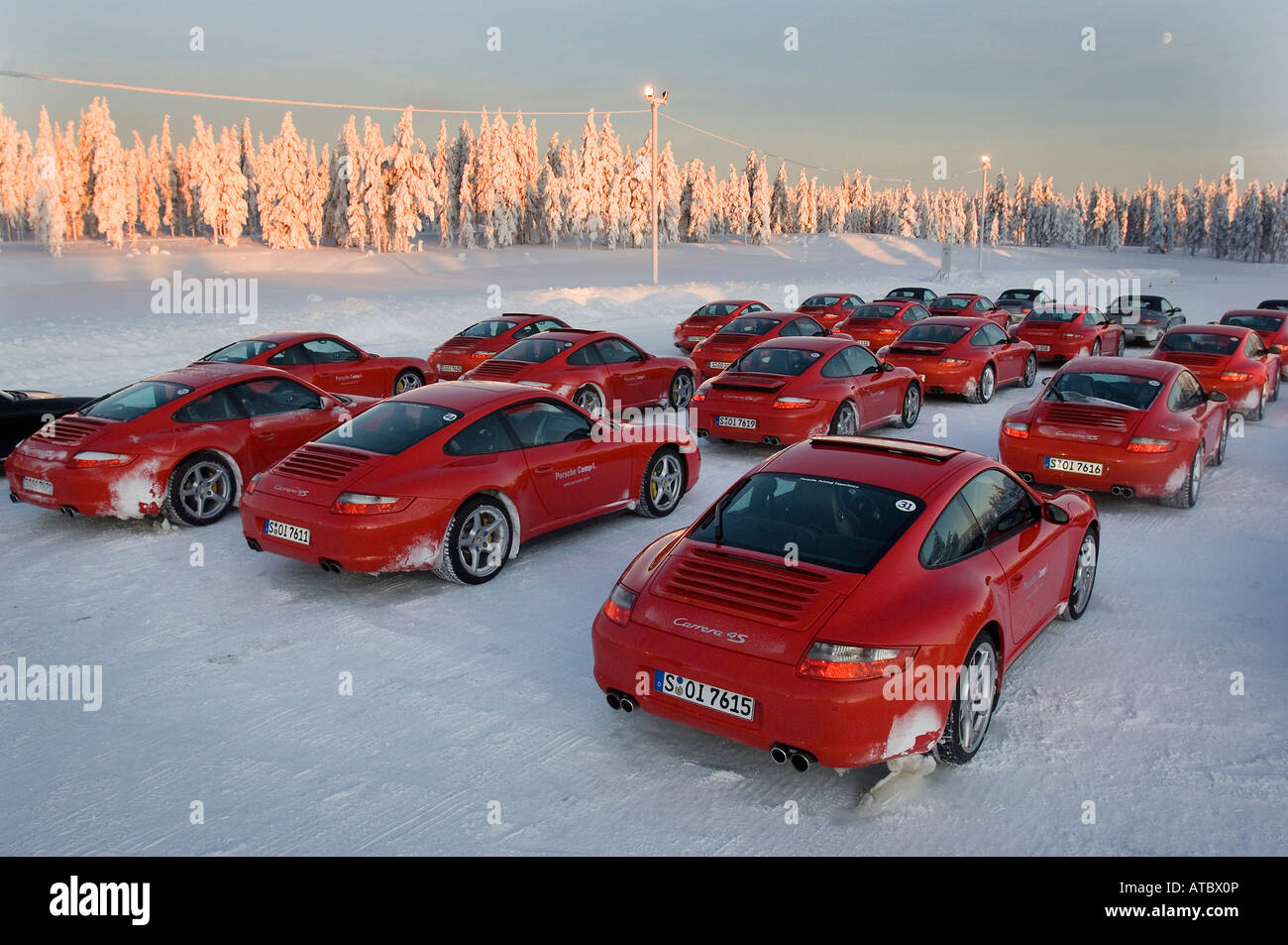 Formation en conduite Porsche au Camp 4 de la Porsche Travel Club, Laponie, Finlande Banque D'Images