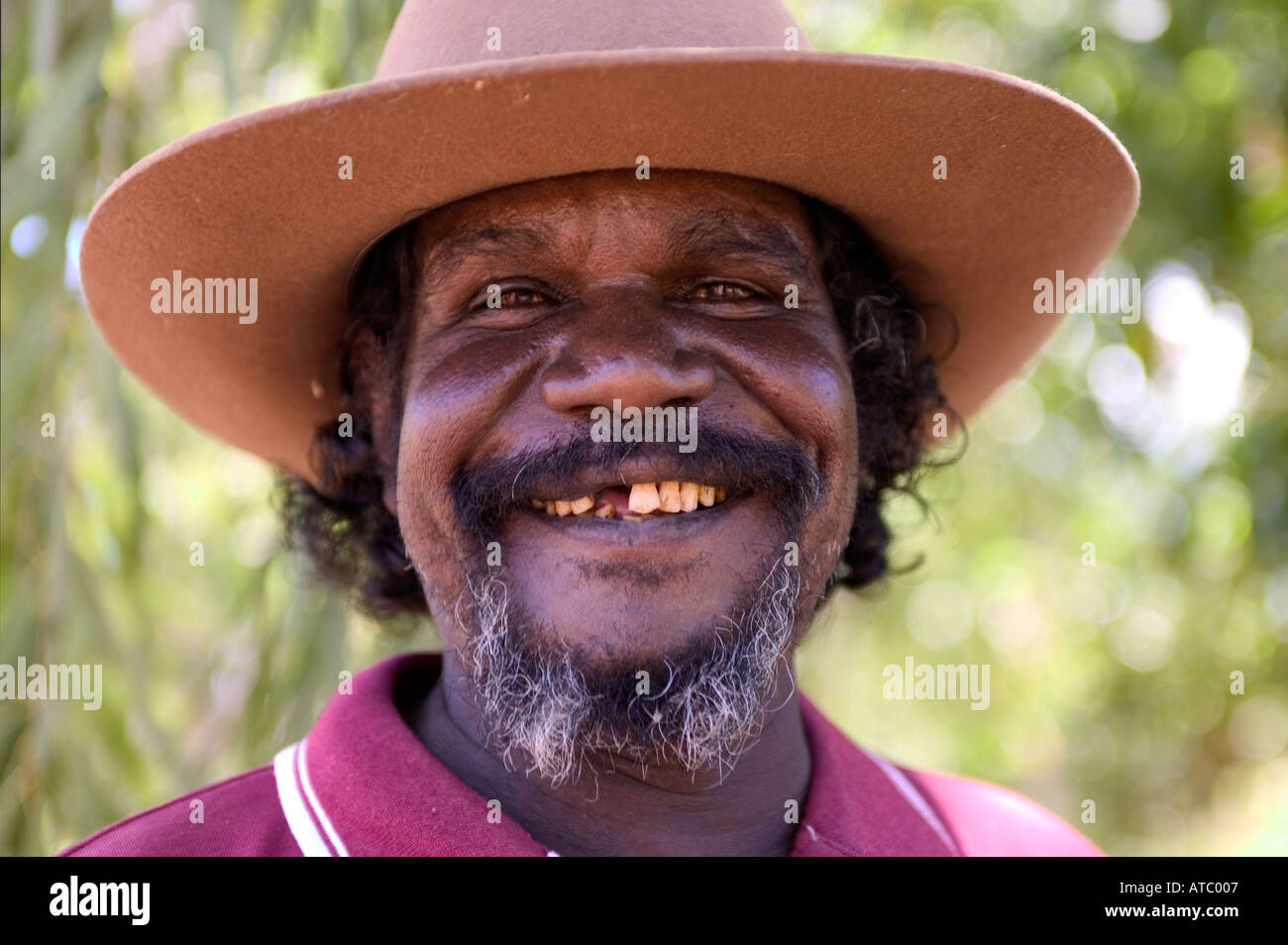 Un aîné autochtone de l'Manyalluluk communauté près de Pine Creek, l'outback du Territoire du Nord de l'Australie Banque D'Images