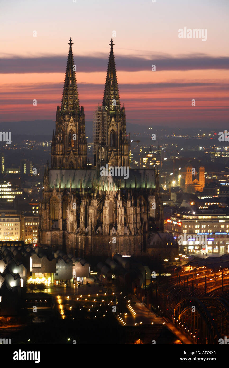 Vue de Koeln Triangel sur la cathédrale de Cologne, Allemagne, Koelner Dom, Rhénanie du Nord-Westphalie, Koeln Banque D'Images
