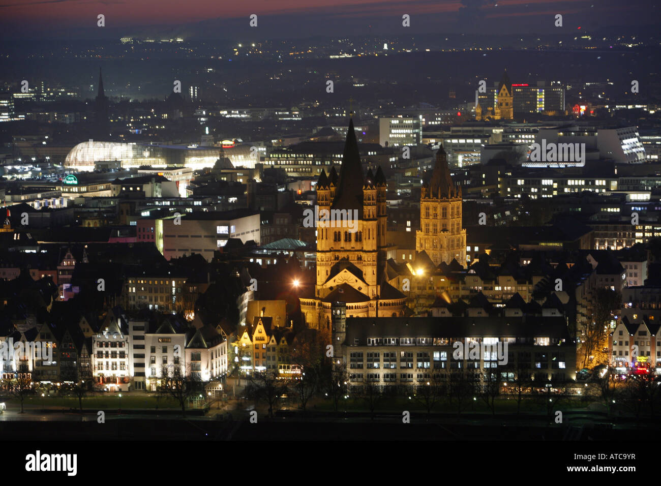 Vue de Koeln Triangel brut sur Saint Martin et l'hôtel de ville, l'Allemagne, en Rhénanie du Nord-Westphalie, Koeln Banque D'Images