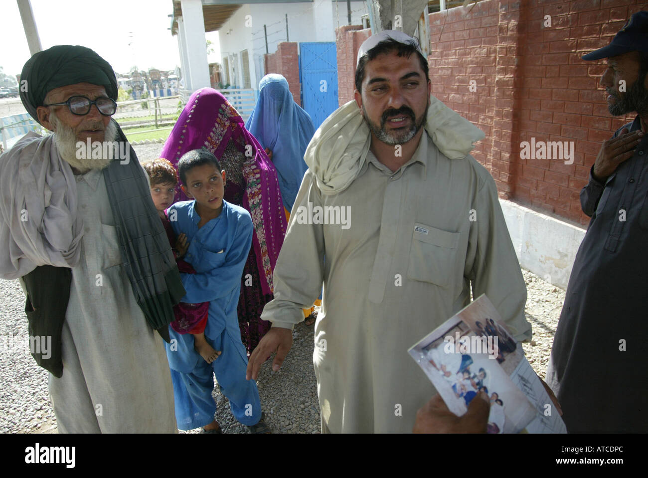 Les réfugiés économiques afghans à Peshawar contraints à retourner en Afghanistan Banque D'Images