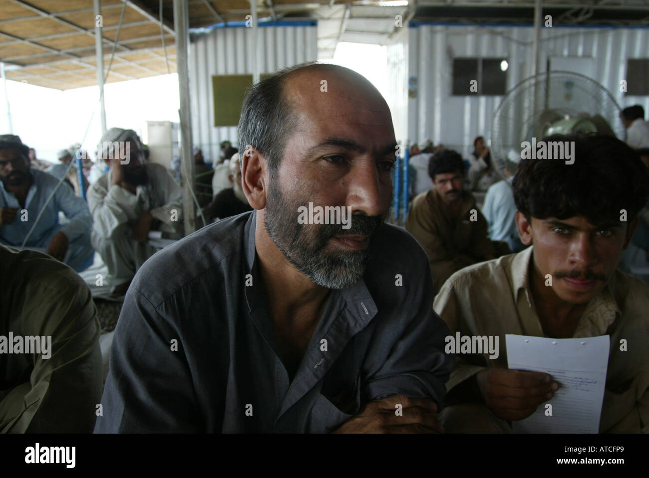 Les réfugiés afghans qui ont trouvé du travail quotidien à Peshawar Banque D'Images