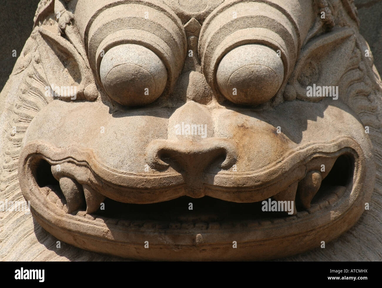 Le visage de 22 pieds ou 6,7 mètres de hauteur de Ugra Narasimha , colosse Hampi , Karnataka , Inde Banque D'Images