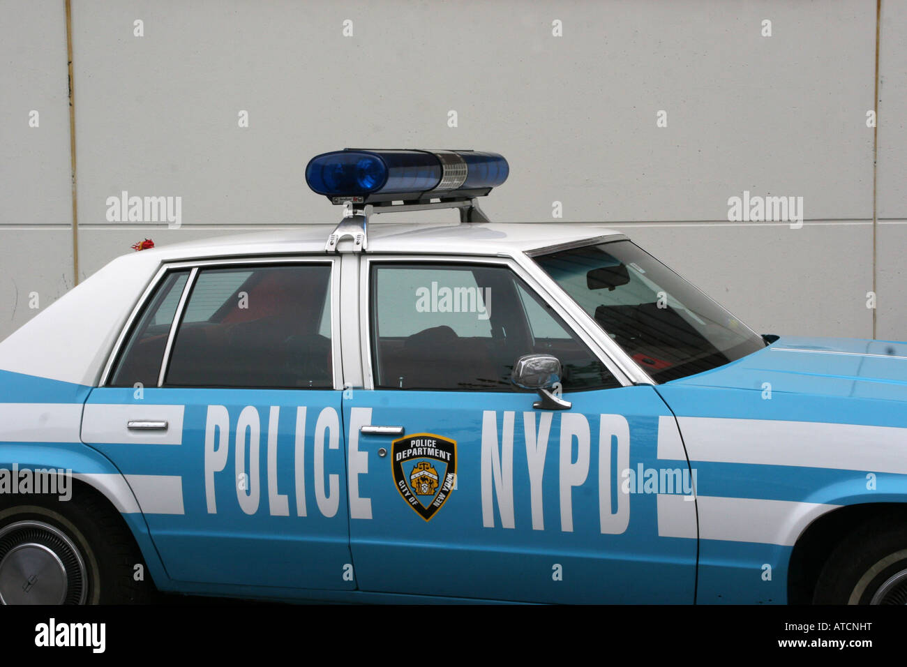 Voiture de police américaine avec lumière bleue Banque D'Images