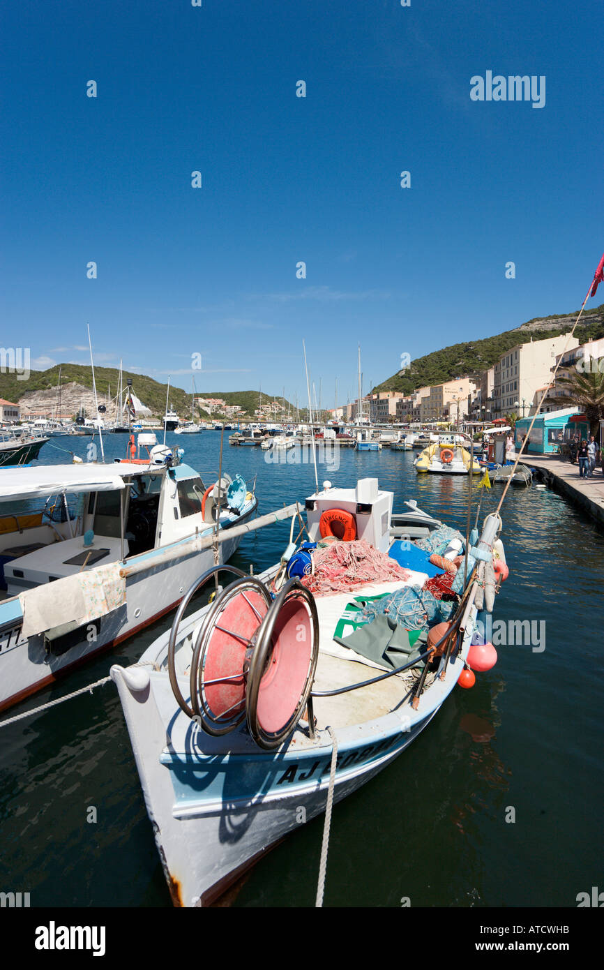 Bateaux de pêche dans le port de Bonifacio, Corse, France Banque D'Images