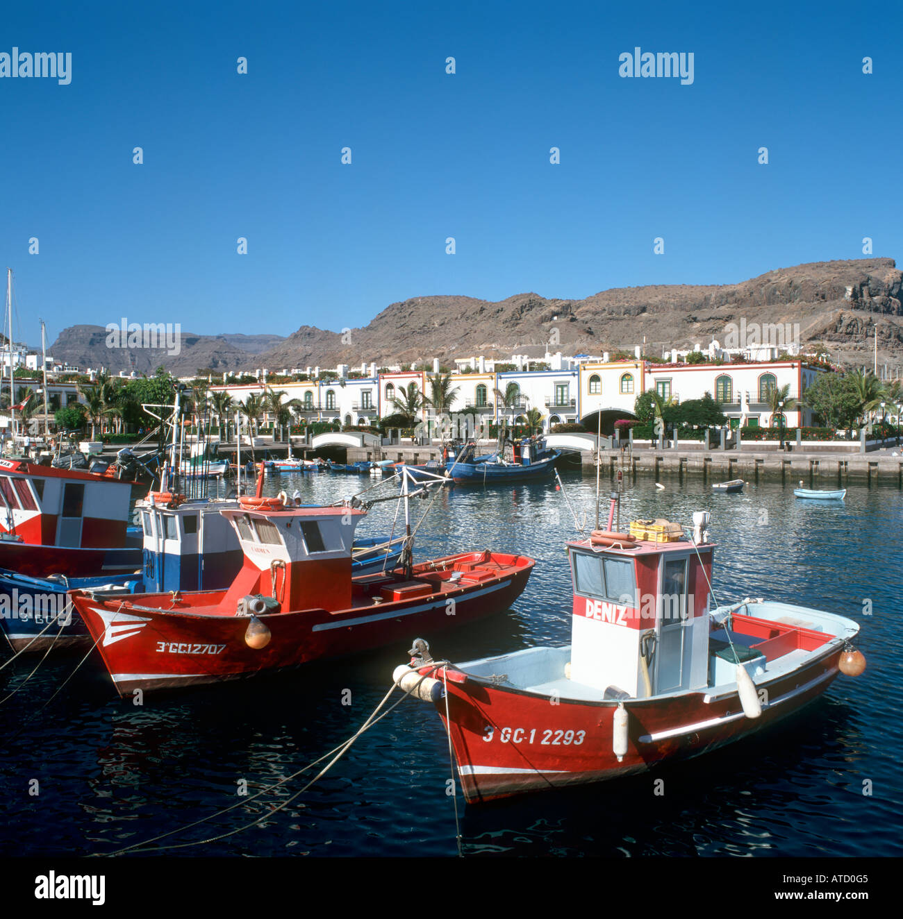 Bateaux dans le port de Puerto Mogan, Gran Canaria, Îles Canaries, Espagne Banque D'Images