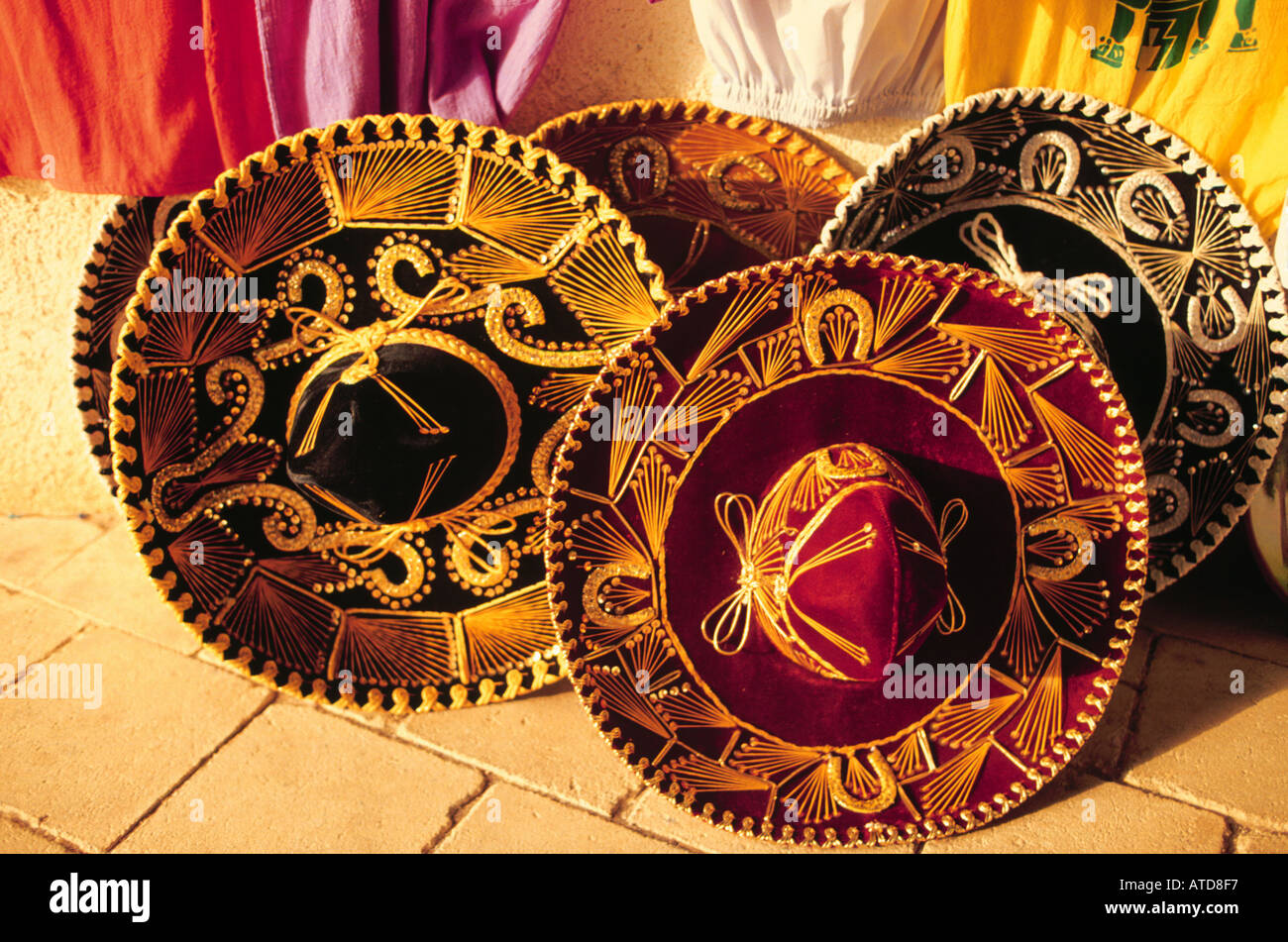 Sombreros mexicains brodé orné Banque D'Images