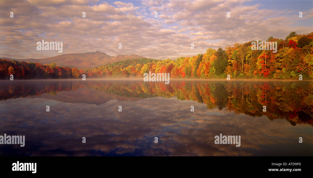 Lac et Montagne Prix grand-père dans les Blue Ridge Mountains de Caroline du Nord Banque D'Images