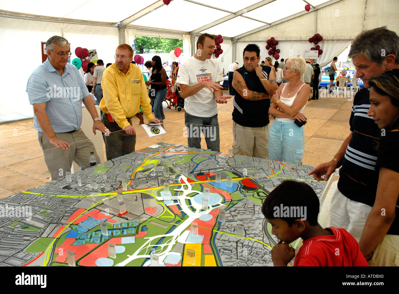 Modèle à l'échelle du site olympique de Londres 2012 les maires Newham Show à Central Park East Ham London 16 Juillet 2006 Banque D'Images