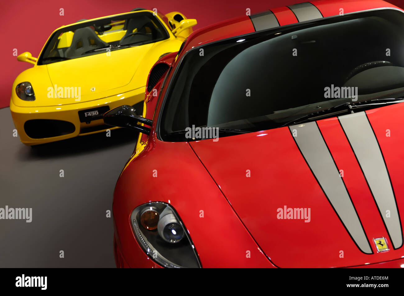 Ferrari F430 Scuderia voitures super rouge et jaune Banque D'Images