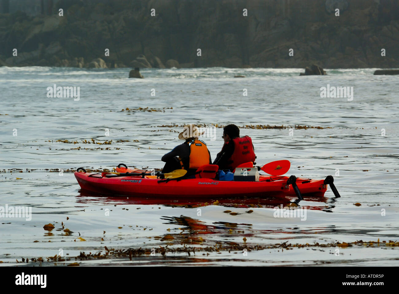 Kayak de mer à Monterey National Marine Sanctuary Monterey Californie Océan Pacifique Banque D'Images