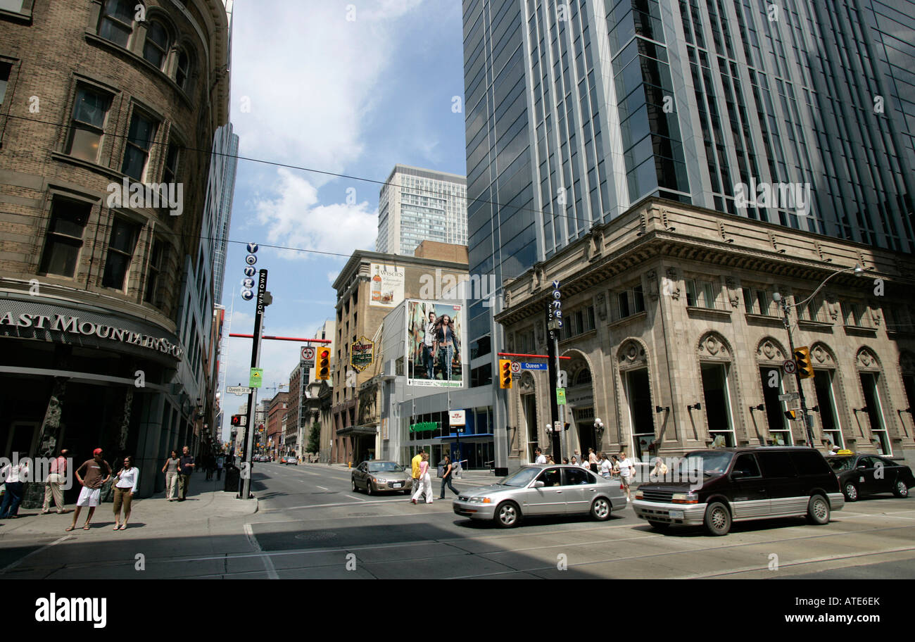 La rue Yonge et Queen Street, Toronto, Canada Banque D'Images